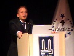 Zafer ve Hüzün iç içe